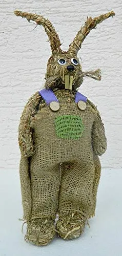 Deko Figur Hase H 28 cm stehend mit Latzhose Heufigur Tierfigur aus Naturmaterial Heu zum Basteln