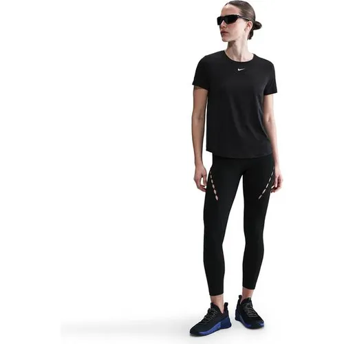 NIKE Damen Shirt W NK ONE CLASSIC DF SS TOP WT - Leichtes, schnell trocknendes Damen-Shirt für maximalen Tragekomfort – ideal für Sport und Freizeit. Entdecke die Vielfalt an funktionaler Sportbekleidung bei INTERSPORT!