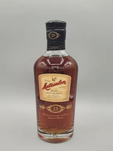 Matusalem 23 Jahre Rum - Gran Reserva 0,7 Liter - Premium Rum mit 23 Jahren Reifung, bietet exquisite Noten von Vanille, Karamell und Eichen für ein unvergleichlich mildes Geschmackserlebnis.