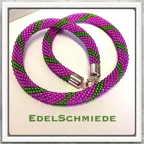 Edelschmiede925 Häkelkette in Grün und Pink mit 925/- Verschluss - Halskette aus hochwertigem Sterlingsilber mit einzigartigem Häkel-Design in lebhaften Farben, ideal für jeden Anlass.