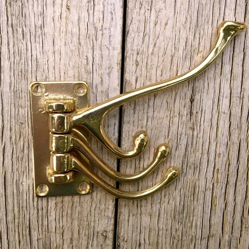 Platzsparender klappbarer Garderobenhaken in gold von Antikas