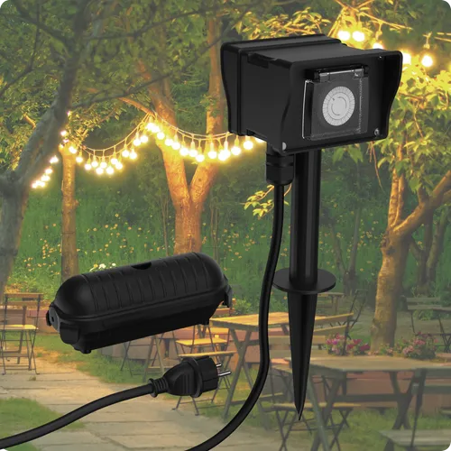 Ansmann Gartensteckdose AES8 – 2-fach mit Erdspieß und Zeitschaltuhr - Zwischensteckdose für außen mit spritzwassergeschütztem Gehäuse (IP44), flexibler Installation dank Erdspieß und praktischer 24h-Zeitschaltuhr für optimale Nutzung.