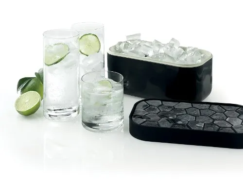 Lékué Eiswürfelbox, schwarz - Eiswürfelform mit Silikondeckel, spülmaschinenfest und ideal zum Servieren. Die integrierte Luftkammer hält Eis länger kalt und verhindert Schmelzen.