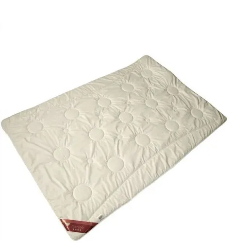 Garanta Merino-Duo-Leicht-Steppbett 135x200 - Hochwertige Winter Bettdecke aus 100% Merino Schafschurwolle mit feinem Edelsatin-Bezug. Ideal für ein trockenes Schlafklima und angenehme Wärme in kalten Nächten.
