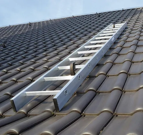 Dachleiter Kaminkehrer Alu 5,88 m – 21 Sprossen für hohe Belastung - Leitern – Aluminium Dachleiter mit 150 kg Tragfähigkeit, ideal für sichere Einsätze bei Kaminkehrarbeiten. Hohe Qualität aus Deutschland.