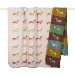 Kuscheldecke DACKEL PAD - Made in Europe - Beige Wohndecke aus 60% Wolle und 40% Viskose, OEKO-TEX® zertifiziert, ideal für gemütliche Abende und stilvolle Akzente im Wohnraum.