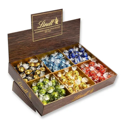 Lindt LINDOR Schokolade Genießer Box im Thekendisplay, 1,718 kg - Entdecken Sie die Vielfalt der Lindor Kugeln in 6 Sorten. Perfekt für besondere Anlässe oder als süße Überraschung. Inhalt: ca. 138 Kugeln, ideal zum Teilen.