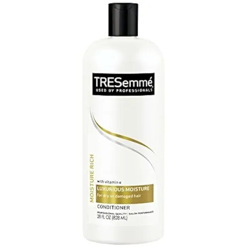 Tresemme Moisture Rich Conditioner 825 ml - Haarspülung für trockenes Haar, spendet intensive Feuchtigkeit und stellt den Glanz mit Vitamin E und Biotin wieder her – für weiches, glänzendes Haar.