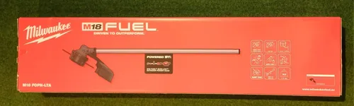 Milwaukee M18 FOPH-LTA Rasentrimmer - Rasentrimmer & Motorsensen mit 102 cm Multifunktionsantrieb, ideal für effizientes und vielseitiges Arbeiten im Garten.