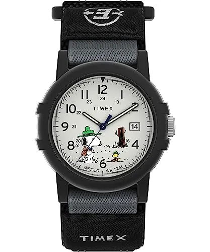Timex Expedition X Peanuts Beagle Scout Camper TW4B29100 Armbanduhr für Herren - Robuste 40-mm-Herrenuhr mit schwarzem Stoffband und Indiglo-Nachtlicht. Ideal für Freizeitaktivitäten und sportliche Einsätze, wasserdicht bis 100 m.
