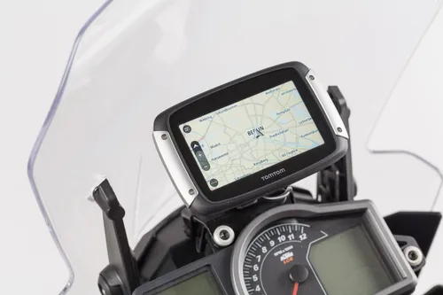 SW-Motech Quick Lock Halter für KTM 1050 Adventure - Zubehör für Navigationsgeräte, modellspezifischer und vibrationsgedämpfter Halter für eine perfekte Integration ins Motorrad-Cockpit mit Schnellverschluss-Funktion.