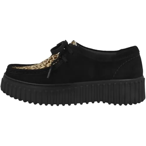 Clarks Damen Halbschuhe Torhill Bee - Damen-Schnürhalbschuhe aus Veloursleder und Textil, mit Contour-Cushion-Fußbett für optimalen Komfort und Big-Gripper-Außensohle für den trendigen 90er-Jahre-Look.