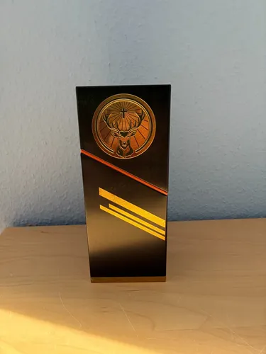 Jägermeister; 35 % Vol.; 0,7 Liter-Flasche *Kräuterlikör in Tin Geschenkbox*