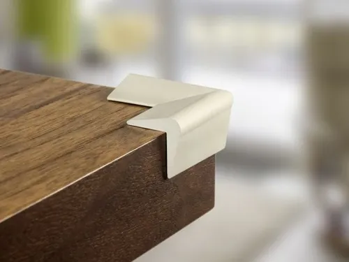 reer Eckenschutz 50 x 50 mm - Kindersicherheit mit extra dickem Schaumstoff für optimalen Schutz vor Stößen und Verletzungen. Ideal für Zuhause mit kleinen Kindern.