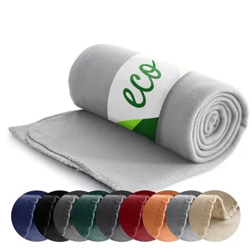 wometo Eco Fleecedecke aus 100% recyceltem Material + OekoTex geprüft 130x160 cm ca. 400 g - hellgrau mit Anti-Pilling und Kettelrand