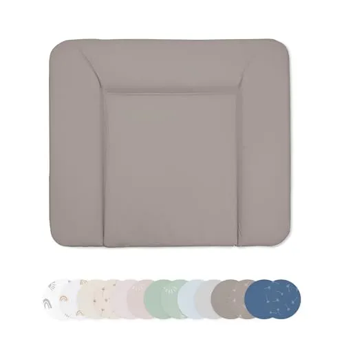 Ehrenkind® Abwaschbare Wickelauflage - Hygienisch und Sicher in Taupe | 72x85 cm - PFLEGELEICHTE Wickelauflage mit wasserabweisender Oberfläche – ideal für schnelle Reinigung. WEICH GEPOLSTERT für höchsten Komfort beim Wickeln. GROSSZÜGIGE GRÖSSE von 72x85 cm passt auf viele Wickelkommoden. MADE IN EUROPE mit geprüfter Qualität.