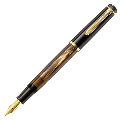 Pelikan Füller Classic M200 - Eleganter Kolbenfüller in Braun-Marmoriert - Hochwertiger Kolbenfüller aus Edelharz mit 24-Karat vergoldeter Feder. Ideal für Rechts- und Linkshänder, bietet hohen Schreibkomfort und ein fließendes Schriftbild. Inklusive eleganten Geschenketui.