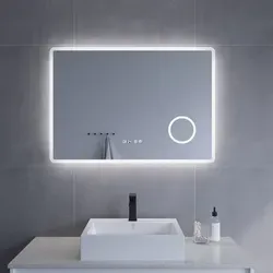 LED Badspiegel 100x70cm mit Touchschalter und Uhr - Silber - Moderner Badspiegel mit energieeffizienter LED-Beleuchtung (6400K), Anti-Beschlag-Funktion und 3-fach vergrößerndem Schminkspiegel. Ideal für stilvolle Badezimmergestaltung.