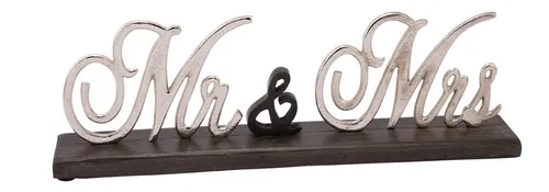 dekorativer Schriftzug MR. & MRS. aus Mangoholz und Aluminium