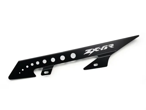 Kawasaki ZX-6R Kettenschutz Logo schwarz (BJ 1998-02) - Schutzvorrichtung & Kettenführung, aus hochwertigem Edelstahl, gebürstet und pulverbeschichtet für optimalen Schutz und Langlebigkeit.