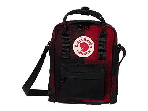 Fjallraven Kånken Re-Wool Sling Schultertasche – Rot Schwarz - Daypack aus robustem Melton-Stoff mit recycelter Wolle, ideal für nachhaltigen Stil und Funktionalität. Hauptfach mit Reißverschluss und praktischen Fächern.