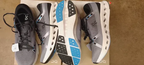 On Herren Cloudsurfer 2 grau 45.0 – Komfortabler Laufschuh mit Dämpfung - On Cloudsurfer 2 – Laufschuh mit atmungsaktivem Mesh-Obermaterial und innovativer Dämpfungstechnologie. Ideal für ein leichtes Laufgefühl und optimalen Komfort.