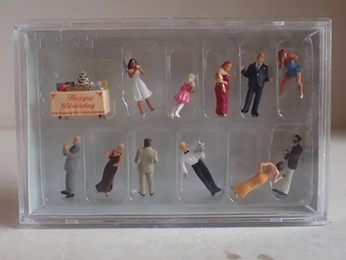 Preiser Geburtstagsparty Tisch Glas Gäste Happy Birthday 10554 H0 1:87 OVP 11Fig