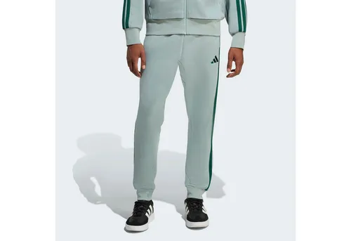 adidas ESSENTIALS 3-STREIFEN Sporthose grün XL - Sportliche 1-tlg. Hose aus Baumwoll-Mischung, mit elastischem Bund und Kordelverschluss für optimalen Tragekomfort. Ideal für aktive Tage in Wonder Sage/Collegiate Green.