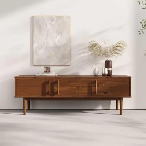IDIMEX Lowboard TECCA 145 cm aus Kiefernholz – Skandinavisches Design für Ihr Wohnzimmer - Praktisches Lowboard mit 3 Türen und durchdachter Innenaufteilung. Ideal für Multimedia-Geräte und Deko. Das warme Kastanienholz bringt Gemütlichkeit in jeden Raum.