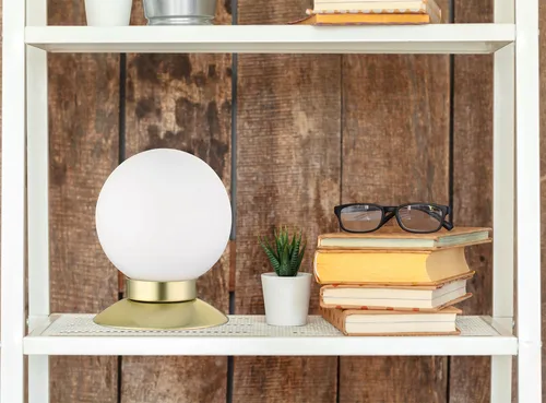 Reality Leuchten LED Tischleuchte Princess R52551908 - Tischlampe aus mattiertem Messing mit opalweißem Glas, inkl. energiesparender 3 Watt LED und 4-fach Touch-Dimmer für individuelle Helligkeitseinstellungen.