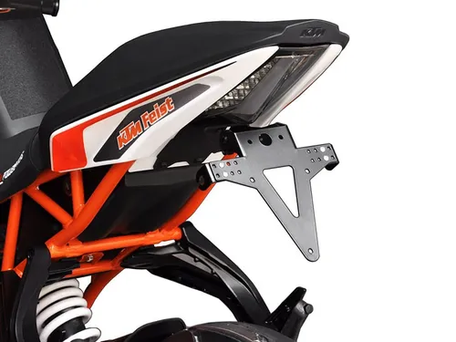 ZIEGER Kennzeichenhalter Classic für KTM RC 125/200/390 - Robuster Kennzeichenhalter für KTM RC 125, 200, 390. Langlebig, witterungsresistent und ohne TÜV-Eintragung. Verstellbarer Neigungswinkel und sportliche Optik.