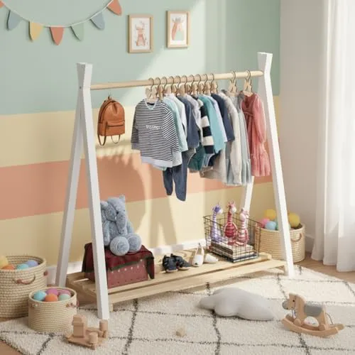 Bellabino Kleiderstange Ryck - Kindergarderobe mit Schuhablage - Kleiderwagen für Kinder, natur mit weißen Beinen, inklusive praktischer Schuhablagefläche für mehr Ordnung im Kinderzimmer.