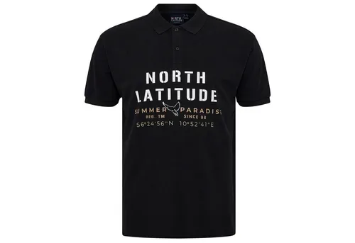 North Latitude Polo schwarz mit Logo-Frontprint XXL - Schwarzes Poloshirt von North Latitude mit stylischem Logo-Frontprint. Hergestellt aus 100% Baumwolle für hohen Tragekomfort. Ideal für Freizeit und Alltag, mit bequemer Passform und kleinen seitlichen Saumschlitzen.