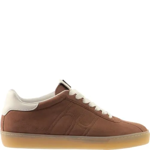 Högl Damen Rauleder Schnürschuh in Braun - Der elegante Damen-Sneaker von Högl überzeugt mit hochwertigem Rauleder und einem klassischen Schnürverschluss. Die rutschfeste Sohle sorgt für sicheren Halt, ideal für den urbanen Alltag.