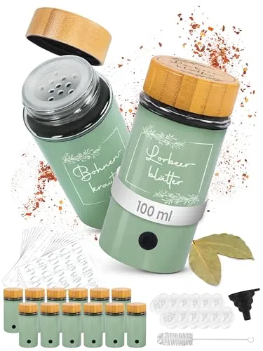 Fräulein Zimmerzauber Gewürzgläser 12 Stück (100ml) mit Holzdeckel – Luftdichtes Gewürzgläser Set mit Streueinsatz, 640 Etiketten & Trichter – Runde Gewürzbehälter & Gewürz Organizer in Feenmoos Grün