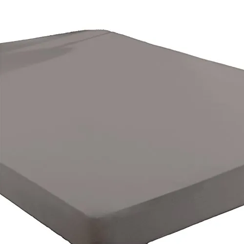 Primera Spannbettlaken Mako Satin 180 x 200 cm in Taupe - Hochwertiges Spannbettlaken aus 100% Baumwolle in Mako Satin Qualität, ideal für Matratzen bis 22 cm Höhe. Mit Rundumgummi für perfekten Sitz, pflegeleicht und langlebig.