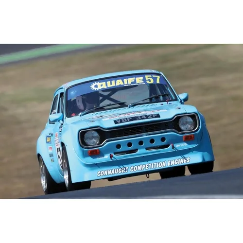 Scalextric 4445 Ford Escort Mk.I #57 Paxmann - Scalextric Classic Touring Slotcar im Maßstab 1:32, detailreich mit Scheinwerfern und Rücklichtern, ideal für Slotcar-Enthusiasten und perfekt für spannende Rennen.