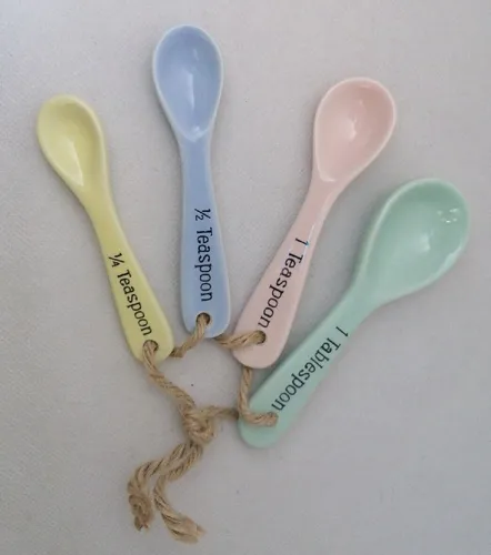 Sass & Belle - Pastell Messlöffel 4er Set  - Grün Rosa Blau Gelb - NEU  (H007)