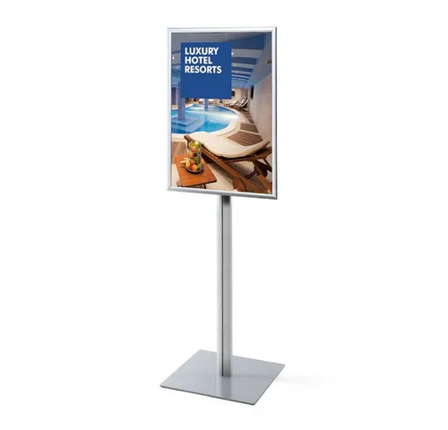 Showdown Displays Infoständer Gehrung A1 – 1-tlg. Plakatständer - Eleganter Infoständer Gehrung A1 für effektive Präsentationen. Mit stabilem Metallsockel und einfachem Klapprahmen-System für schnellen Posterwechsel. Ideal für Innenbereiche in Einzelhandel und Gastronomie.