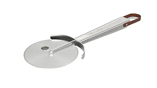 everdure by heston blumenthal Pizza-Schneider I Edelstahl Pizza-Roller 29,2 x 12 x 2,2 cm I großer Pizza-Cutter mit XXL Durchmesser I Pizza-Messer mit Leder-Aufhänger I Pizza-Zubehör