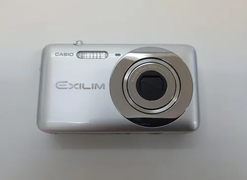 CASIO EXILIM EX-Z800 SR Digitalkamera 14,1 MP 4x optischer Zoom Sparkling Silver