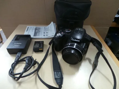 Produktbild Panasonic Lumix DMC-FZ200 Bridge-Kamera