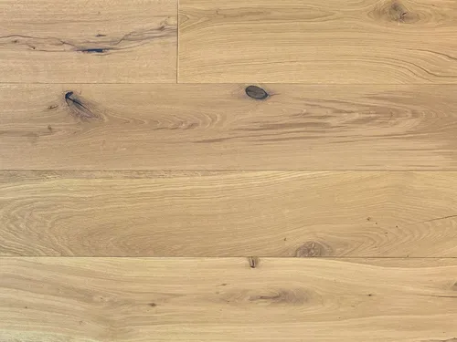 BASICfloor Eiche Landhausdiele 14mm | 2,812 m² | Handgehobelte Rohholzoptik - Erleben Sie die BASICfloor Eiche Landhausdiele in rustikaler Optik. Ideal für gemütliche Wohnräume, vereint sie natürliche Schönheit mit robuster Funktionalität und sorgt für ein angenehmes Barfußgefühl.