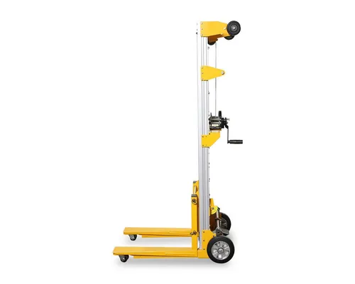 Alu-Minilift Handstapler mit Seilwinde, 181 kg Tragkraft - Hubwagen mit 2.500 mm Hubhöhe, ideal für präzises Heben und Senken. Perfekt für Lagerarbeiten, dank teleskopierbarem Hubgerüst und sicherer Ladungssicherung durch geschlossene Alu-Rückwand.