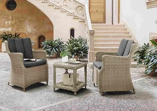Destiny Balkonset LUNA MERANO - Gartenmöbel-Set aus hochwertigem Polyrattan, inklusive 2 bequemen Sesseln und einem eleganten Beistelltisch, ideal für entspannte Stunden im Freien.