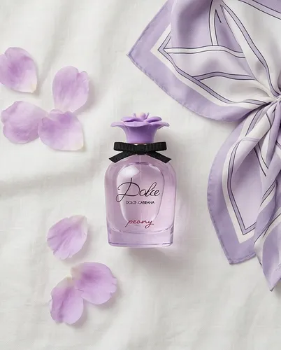 Dolce & Gabbana Dolce Peony Eau de Parfum 75 ml - Damendüfte mit fruchtig-blumiger Note, elegant und provokant. Entdecken Sie den exquisiten Duft, der 2019 eingeführt wurde und mit Noten von Pfingstrose und Honig begeistert.