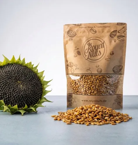 Royalnuts Sonnenblumenkerne mit Honig & Salz 1000g - Knusprige Sonnenblumenkerne mit Honig und Salz – ideal als Snack oder Topping für Salate und Joghurt. Perfekte Kombination aus Röstaroma, Süße und salziger Note für ein genussvolles Erlebnis.