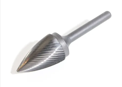 Frässtift Hartmetall Spitzbogen Kegelform – Längsverzahnung Schaftfräser - Hochwertiger Frässtift in Spitzbogenform für vielseitige Anwendungen. Ideal zum Entgraten und Kantenbrechen mit präziser Längsverzahnung. Schaft-Ø 6 mm, Gesamtlänge 78 mm – perfekt für Handwerksprojekte.