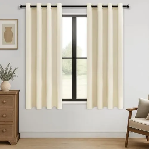 MRTREES Vorhang Blickdicht Gardinen Thermovorhang mit Ösen Verdunklungsvorhang Ösenschal Vorhänge Kurz Modern 145×140cm(H×B) Beige Creme 2er Set für Wohnzimmer Schlafzimmer Kinderzimmer