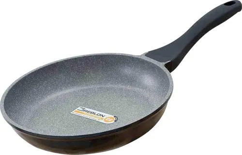 Karl Krüger 201724BAR Aluguß-Pfanne Barcelona 24 cm - Pfanne aus robustem Aluminium mit langlebiger Antihaft-Versiegelung für fettfreies Braten; ergonomischer Soft-Touch-Griff und backofenfest bis 180°C, geeignet für alle Herdarten, auch Induktion.